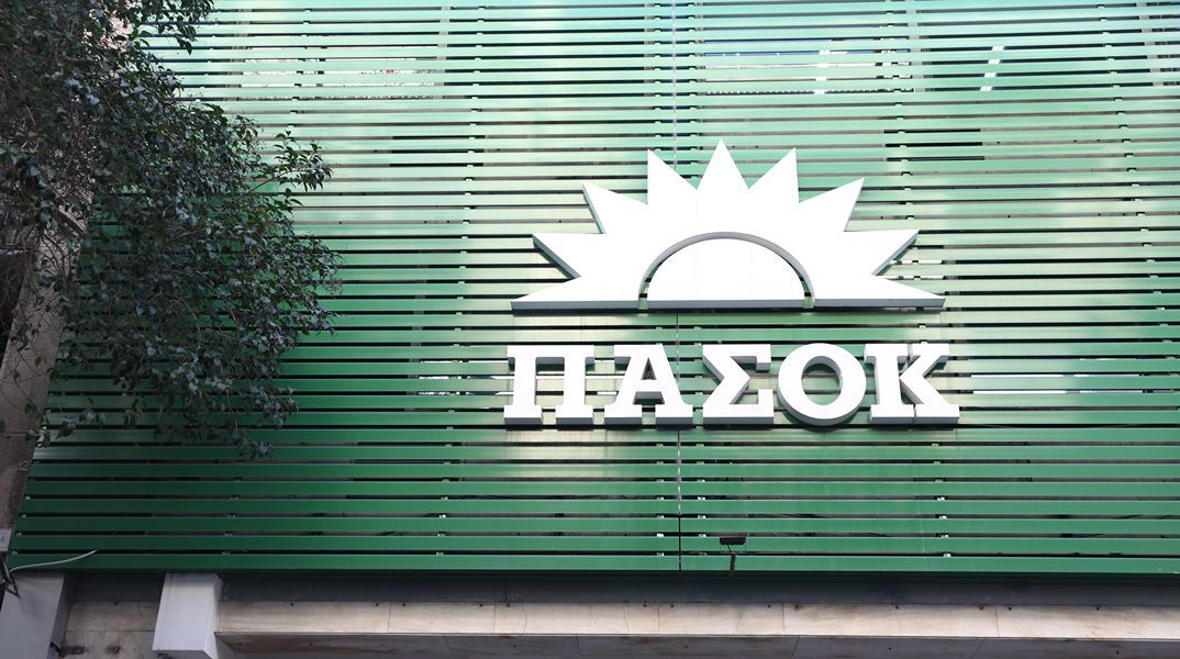 Το ΠΑΣΟΚ απαντά στον Μαρινάκη: «Ο πνιγμένος από τα μαλλιά του πιάνεται» 