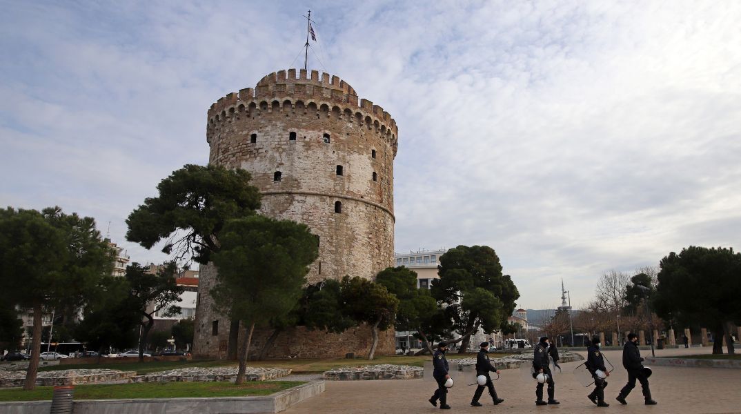 Σορός άνδρα εντοπίστηκε στον Θερμαϊκό - Το Λιμεναρχείο Θεσσαλονίκης απευθύνει έκκληση στους πολίτες για την αναγνώριση των στοιχείων του.