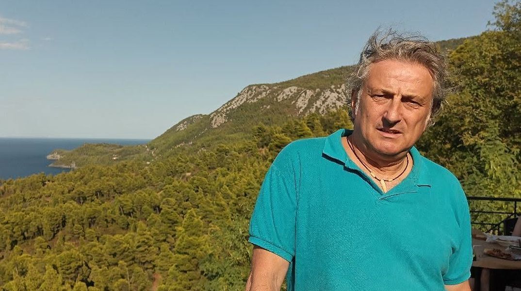 O Νάσος Κομιανός είναι ο υπνοθεραπευτής που έλαβε τη φωτογραφία του Μαζωνάκη από την 56χρονη γιατρό 