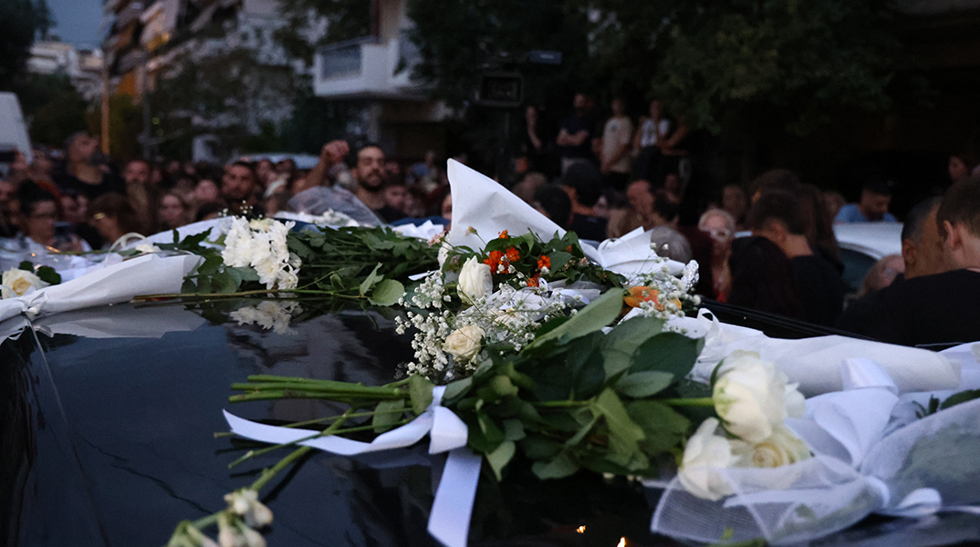Η απώλεια του Γιώργου Μαζωνακη και το τραγούδι της μνήμης 
