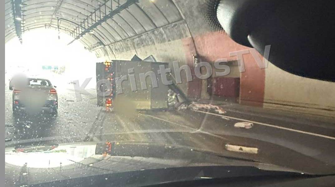 Ανετράπη νταλίκα σε τούνελ στην Κακιά Σκάλα