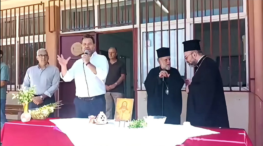 Αγιασμός στη Ρόδο: Μαθητές γύρισαν την πλάτη στον δήμαρχο