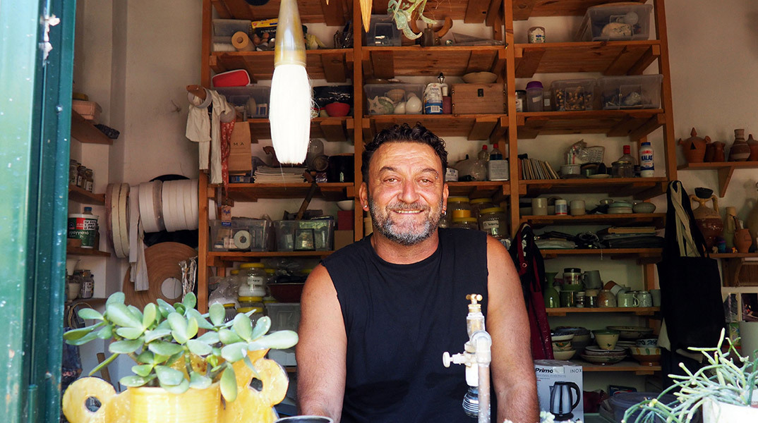Το σύμπαν του κεραμίστα Ηλία Χριστόπουλου: Πρωτόγονη φωτιά, σύγχρονη φόρμα