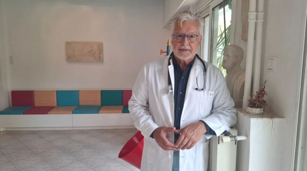 Γιατί τα διαδικτυακά challenges τρομάζουν τους παιδιάτρους - Ο Σπύρος Μαζάνης μιλάει στην ATHENS VOICE 