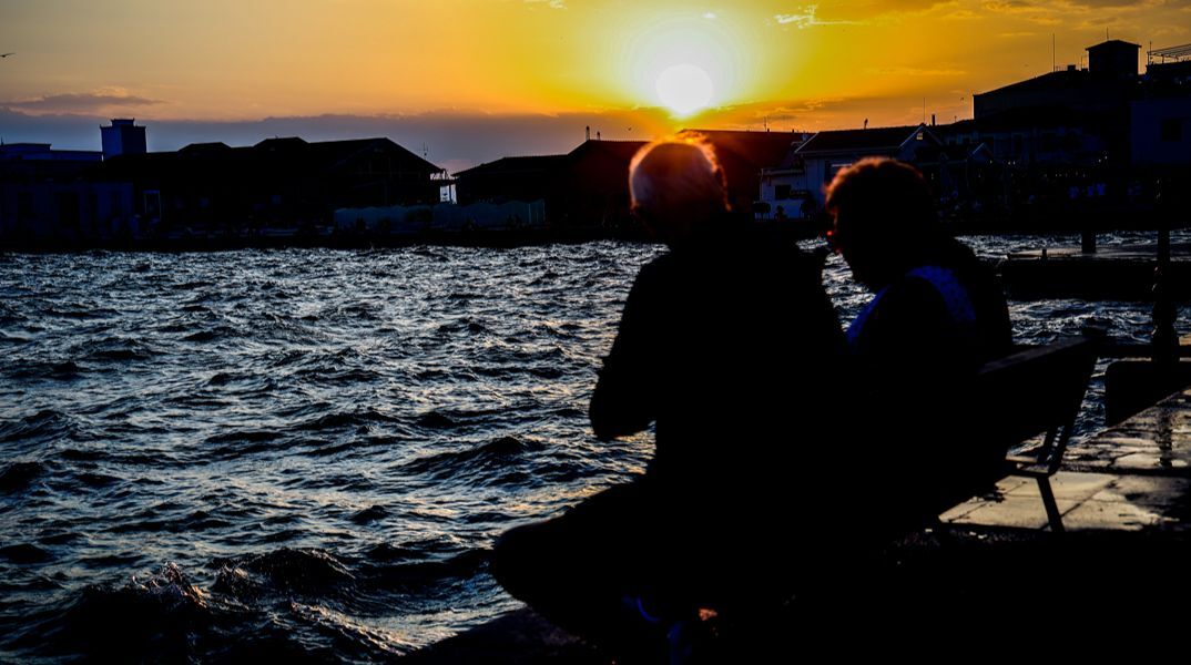 Καιρός: Ηλιοφάνεια, άνεμοι και άνοδος της θερμοκρασίας σήμερα - Πού θα βρέξει