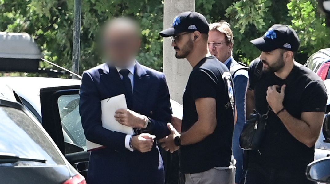 Μαζωνάκης: O γιατρός φέρεται να σχεδίαζε να εισάγει στη χώρα μηχάνημα κυτταρικής θεραπείας 