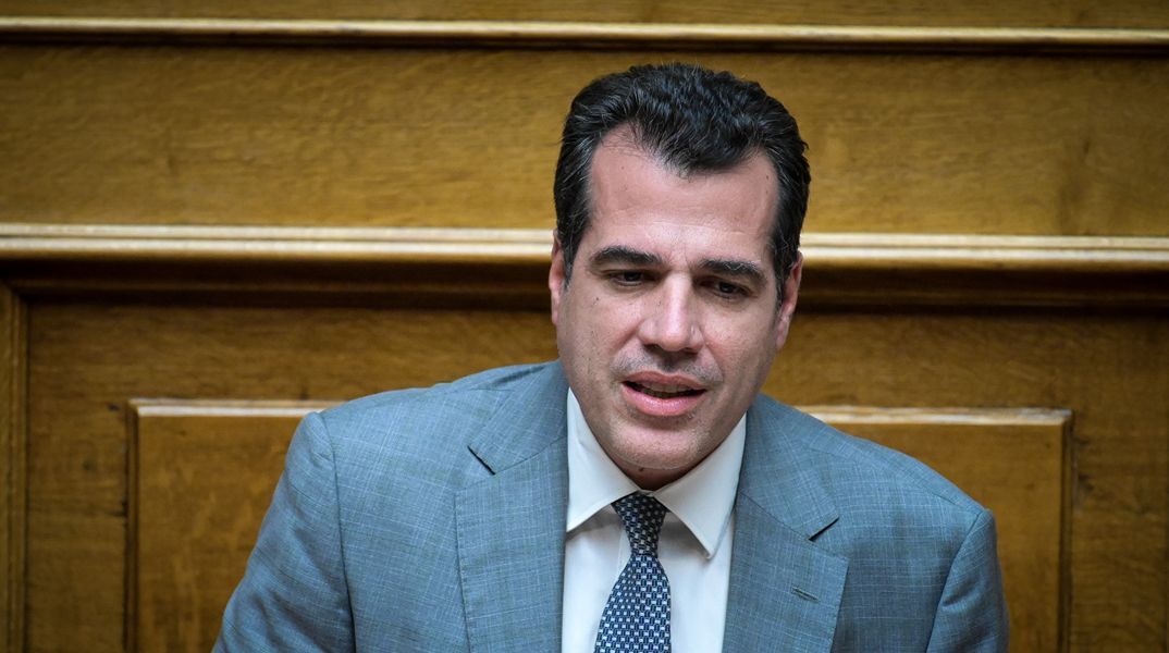Πλεύρης: Καμία επαγγελματική συνεργασία με τον γιατρό του Μαζωνάκη
