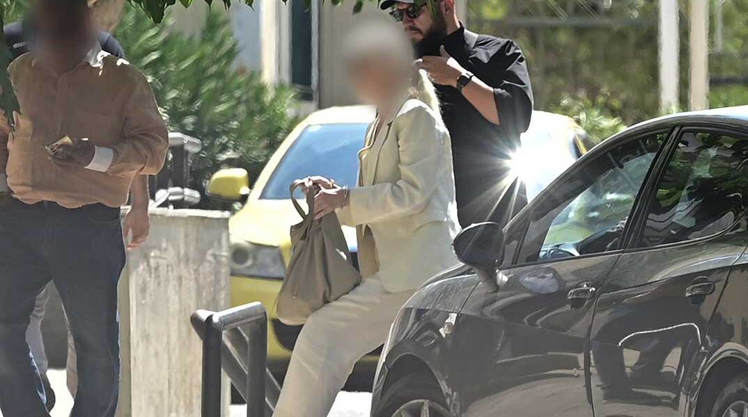 Η 56χρονη γιατρός που κατηγορείται για τον θάνατο του Γιώργου Μαζωνάκη