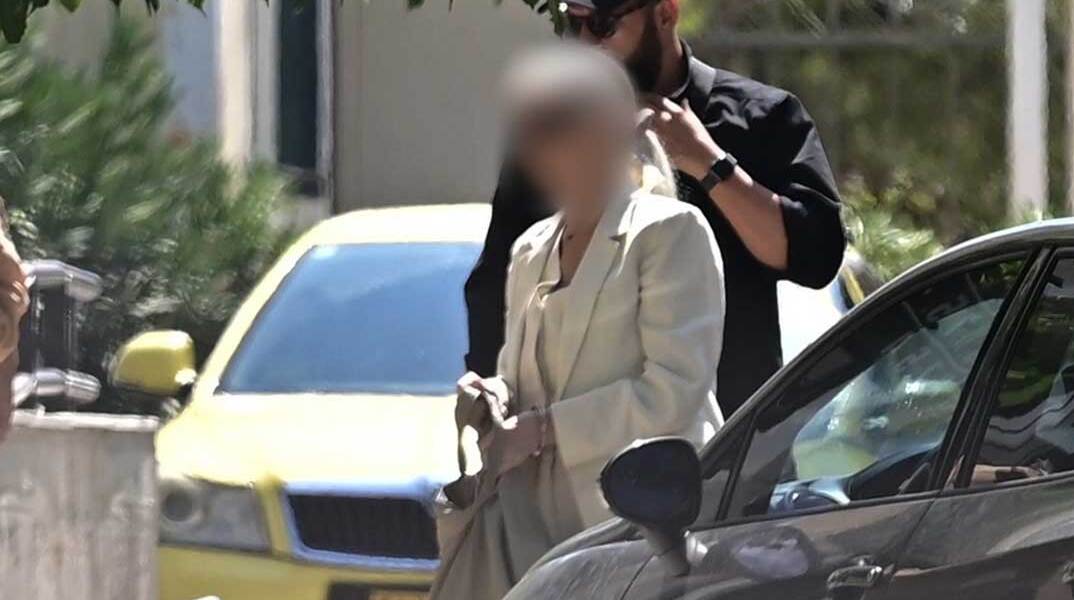 Η 56χρονη γιατρός που κατηγορείται για τον θάνατο του Γιώργου Μαζωνάκη