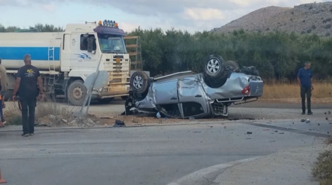 Αγροτικό στην Κρήτη έχει αναποδογυρίσει μετά από σύγκρουση με βυτιοφόρο