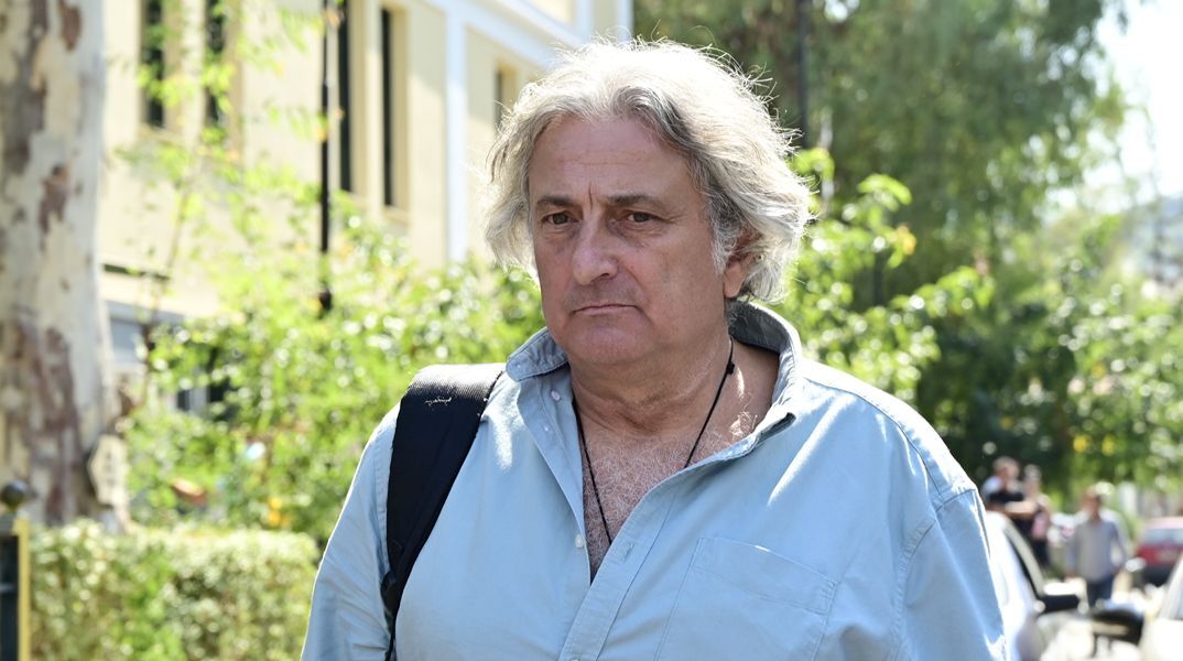 «Σε πήρα στον λαιμό μου»: Το sms του υπνοθεραπευτή στη γιατρό μετά τον θάνατο του Μαζωνάκη