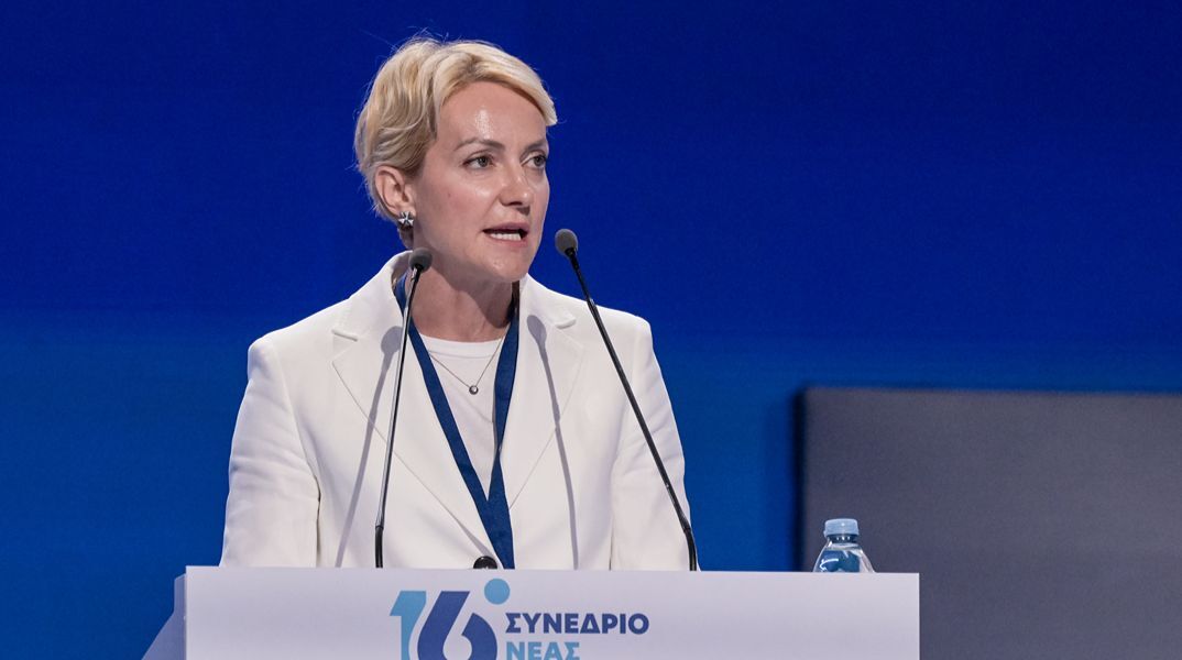Η Σδούκου καταγγέλλει τον Φαραντούρη για σεξιστική επίθεση 