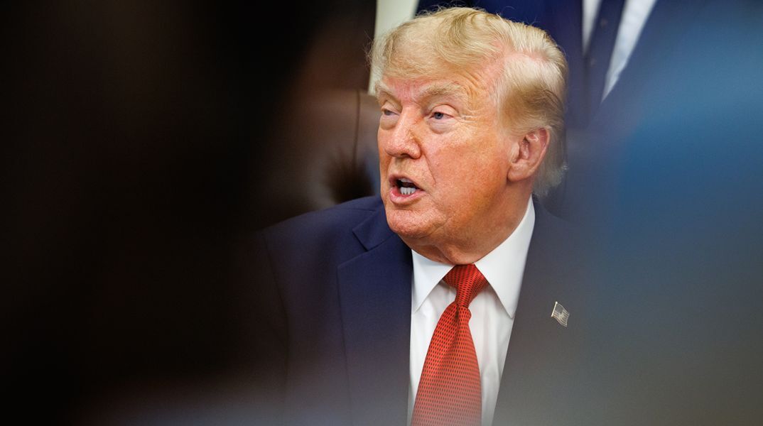 ABC, CBS, NBC και Fox στο πλευρό του CNN - «Παγώνουν» την τηλεοπτική κάλυψη του Τραμπ