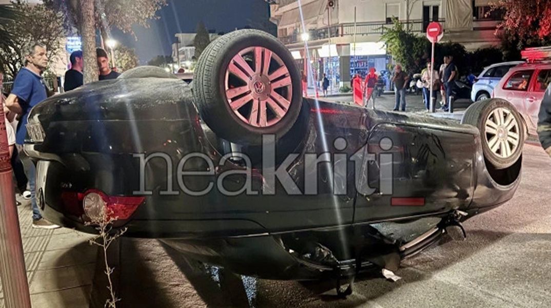 Ηράκλειο Κρήτης: Αυτοκίνητο αναποδογύρισε στη μέση του δρόμου, εγκλωβίστηκε η οδηγός