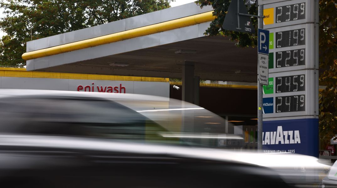 Οι τιμές καυσίμων στην ΕΕ αυξήθηκαν 23,8% μέσα σε έναν χρόνο, ενώ στην Ελλάδα η άνοδος έφτασε το 16%, σύμφωνα με τη Eurostat.