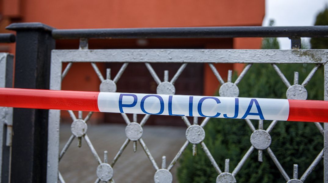 Στη σύλληψη ενός νεαρού με νεοναζιστικές διασυνδέσεις προχώρησαν οι αρχές στην Πολωνία για σχεδιασμό επιθέσεων σε τέμενος και σχολείο 