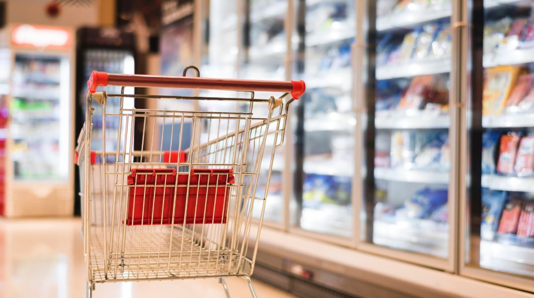 Έρευνα του ΙΕΛΚΑ σε 40 κατηγορίες προϊόντων δείχνει ότι το ελληνικό καλάθι σούπερ μάρκετ παραμένει φθηνότερο σε σύγκριση με ευρωπαϊκές χώρες.