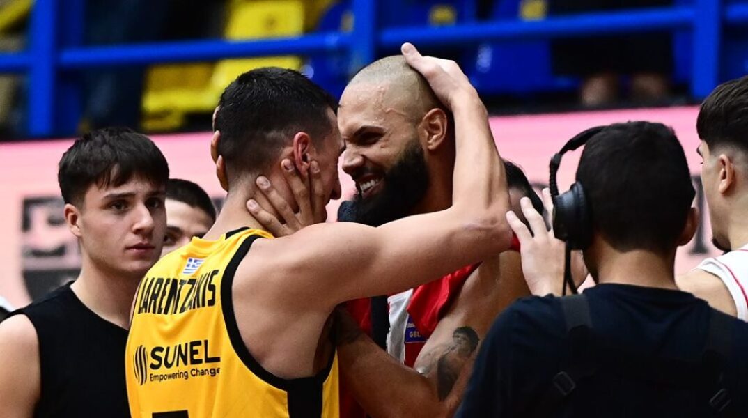 Ολυμπιακός: Η παρακάμερα του ημιτελικού με τις αγκαλιές του Λαρεντζάκη στους πρώην συμπαίκτες