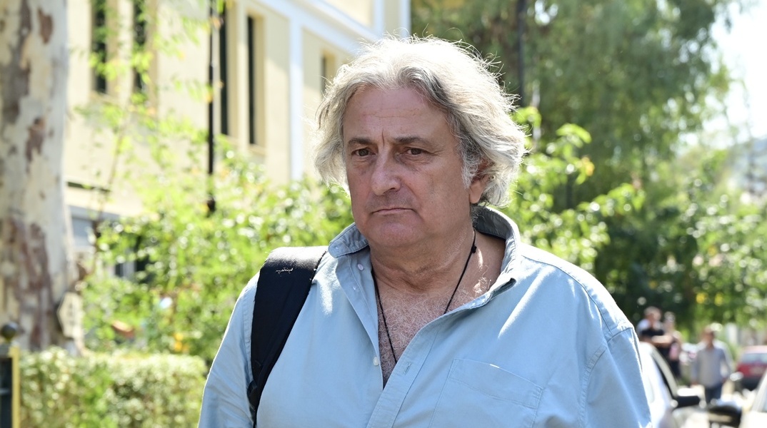 Ο υπνοθεραπευτής Νάσος Κομιάνος