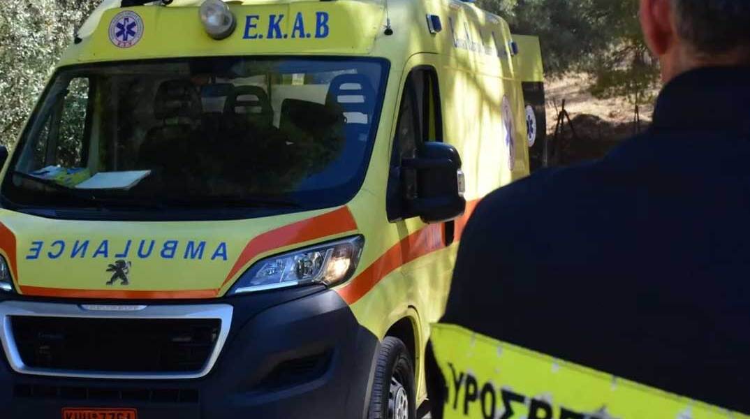 Ασθενοφόρο ΕΚΑΒ σε τροχαίο