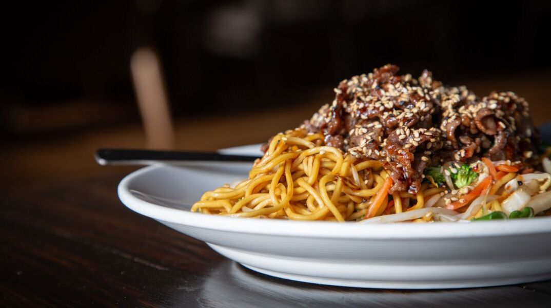 Noodles με μοσχάρι και μπρόκολο