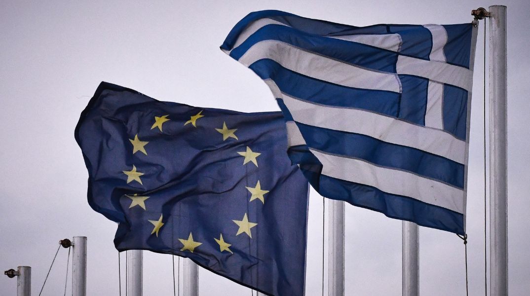 Η Ελλάδα αποπλήρωσε 2,5 δισ. ευρώ δημόσιου χρέους προς τον EFSF - Τα έσοδα προήλθαν από την επαναϊδιωτικοποίηση τραπεζών.