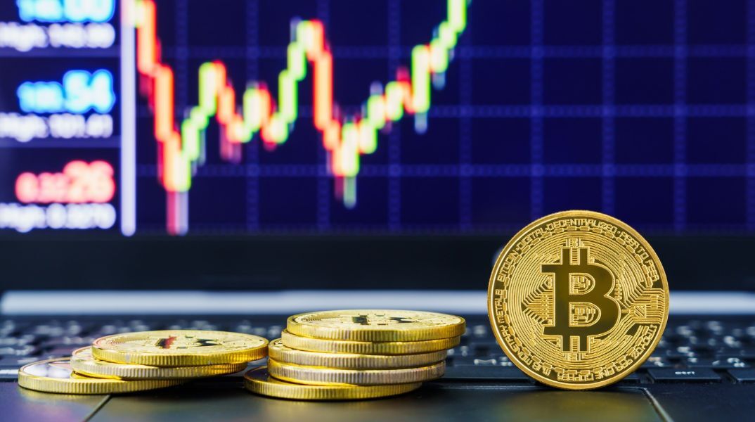 Στην εξάρθρωση κυκλώματος απάτης με κρυπτονομίσματα προχώρησε η ΕΛ.ΑΣ., συλλαμβάνοντας 17 άτομα, ανάμεσά τους δύο στρατιωτικούς ως ηγετικά στελέχη.