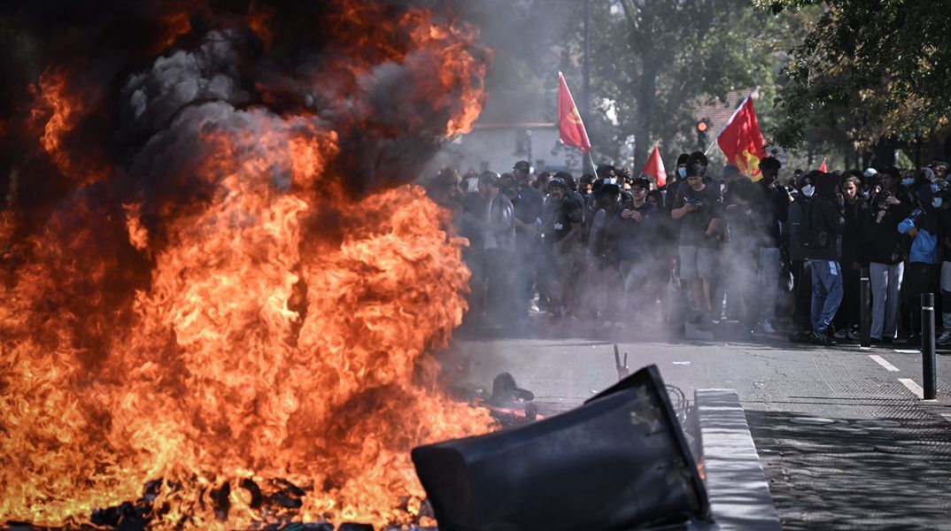 Χάος στη Γαλλία: Εξαπλώνονται οι μαθητικές κινητοποιήσεις, 2.000 προσαγωγές, 305 τραυματίες αστυνομικοί
