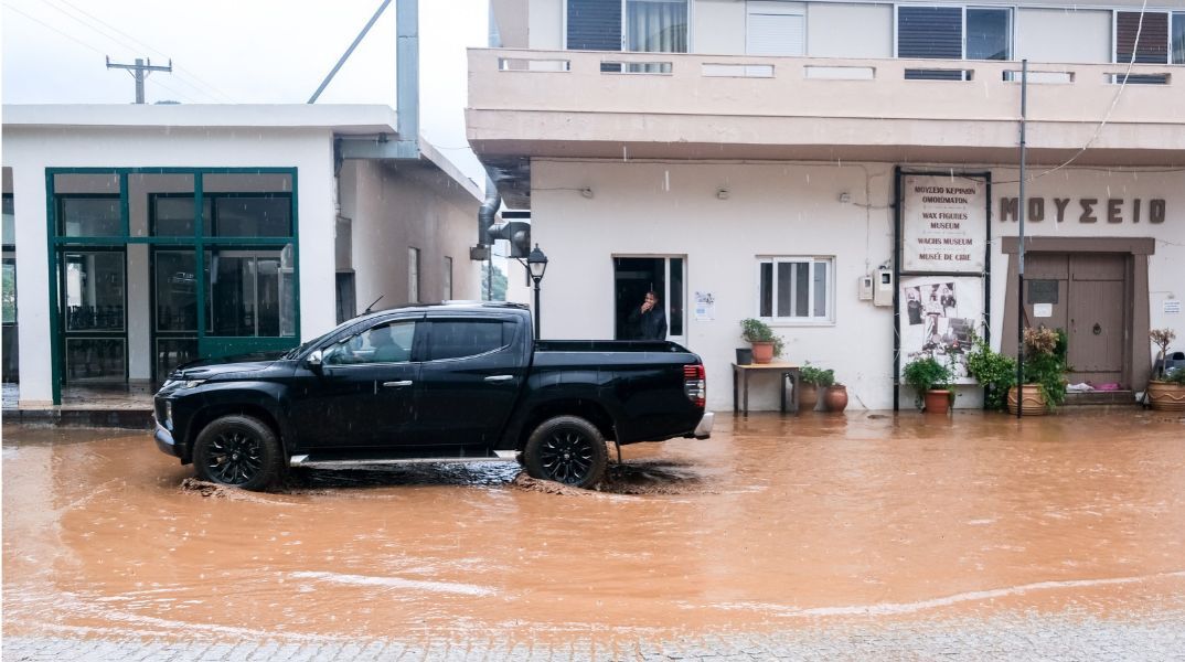 Καιρός: Σε «πορτοκαλί» υποβαθμίζεται από το απόγευμα του Σαββάτου το έκτακτο δελτίο, με βροχές στο νότιο Αιγαίο και ανέμους έως 9 μποφόρ.