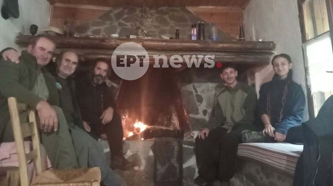 Παραμένουν εγκλωβισμένοι οι 8 άνθρωποι στο φαράγγι της Σαμαριάς 