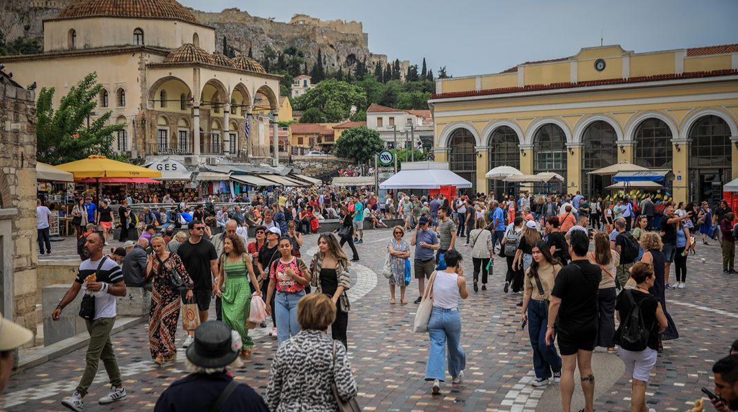 Πόθεν έσχες: «Ξέχασαν» να δηλώσουν 15 εκατομμύρια ευρώ - Η μέθοδος της λευκής κόλλας