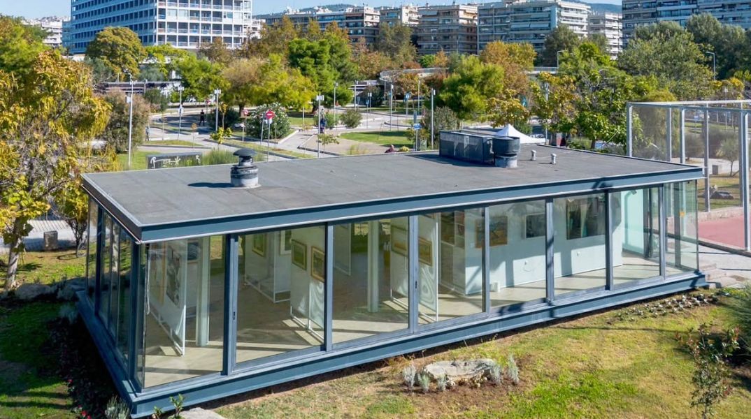 Εγκαινιάστηκε στη Νέα Παραλία Θεσσαλονίκης η Γυάλινη Πινακοθήκη - Ένας σύγχρονος χώρος τέχνης που συνδέει τον δημόσιο χώρο με τον πολιτισμό.