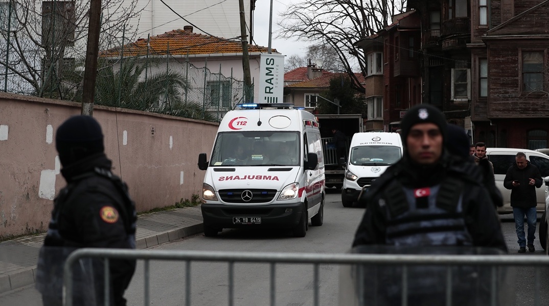 Αστυνομικοί και ασθενοφόρο στην Τουρκία