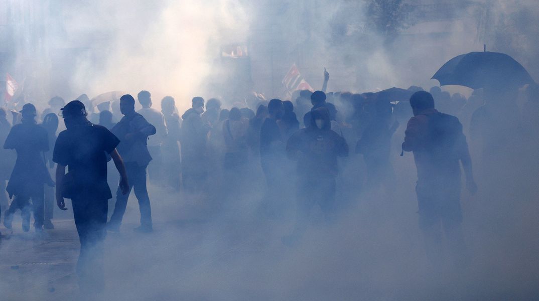 Στους δρόμους της Γαλλίας χιλιάδες μαθητές - Επεισόδια στο Παρίσι, η αστυνομία έκανε χρήση δακρυγόνων 