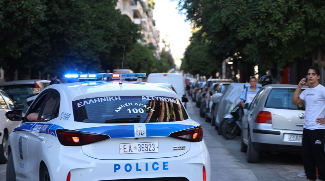 Απομακρύνθηκαν τα φιαλίδια από την Καλλιθέα - Ενδέχεται να περιέχουν επικίνδυνη ουσία