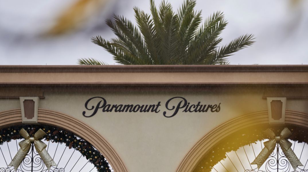 Ολοκληρώθηκε η εξαγορά της Warner Bros Discovery από την Paramount Skydance έναντι 110 δισ. δολαρίων, αλλάζοντας τις ισορροπίες στο Χόλιγουντ
