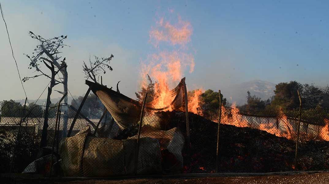 Πυρκαγιά καίει σπίτι στην Αττική