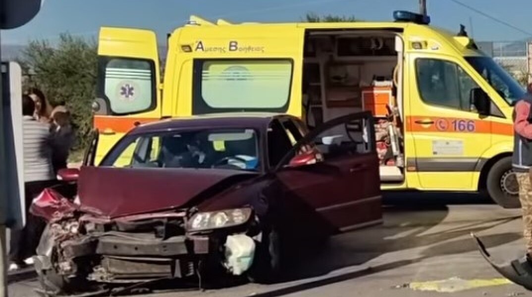 Τροχαίο στην Αργολίδα με σύγκρουση δύο οχημάτων