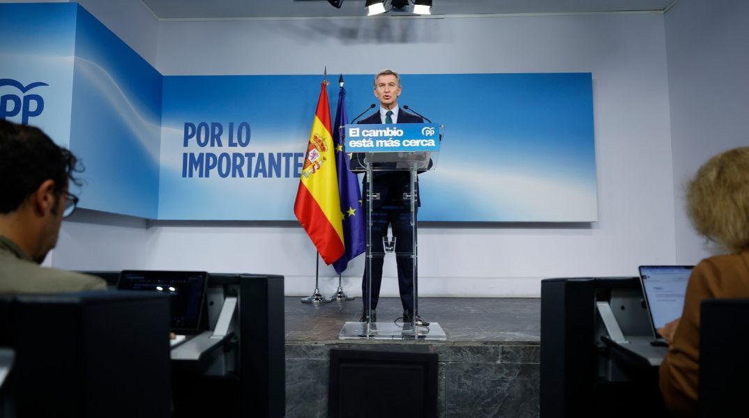 Προβάδισμα για σχηματισμό κυβέρνησης διατηρούν Λαϊκό Κόμμα και Vox στην Ισπανία, σύμφωνα με δημοσκοπήσεις για τις εκλογές της 29ης Νοεμβρίου.