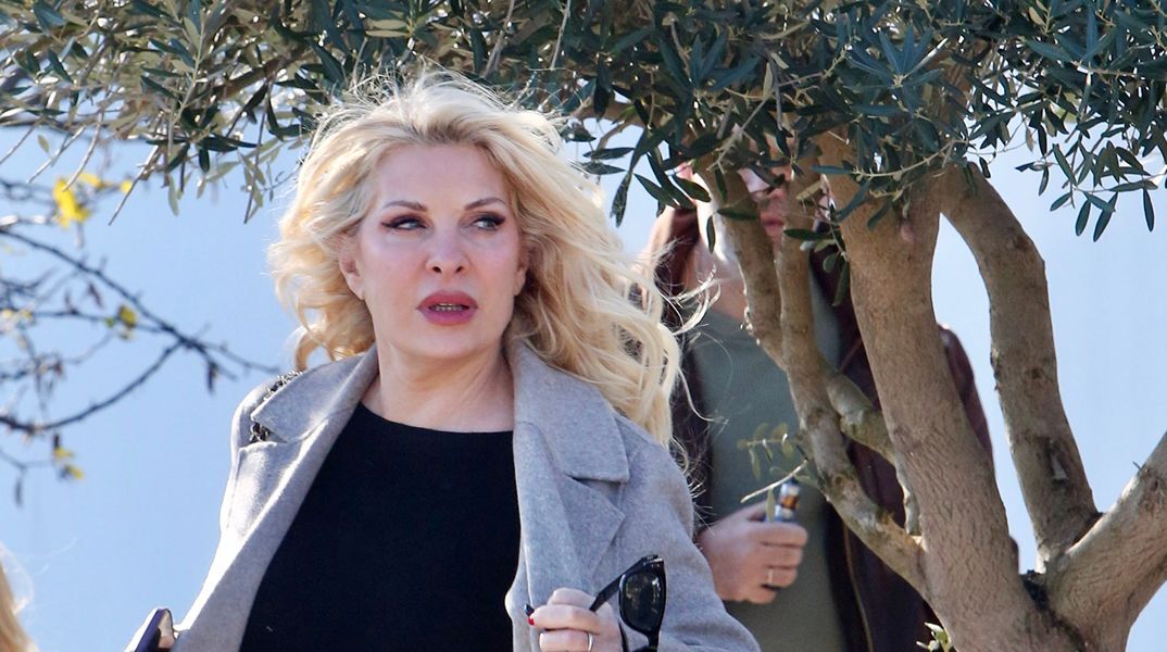 Το σχόλιο της Ελένης Μενεγάκη για την κόντρα Βίσση - Καρβέλα: Να τους αγαπάτε τους τραγουδιστές