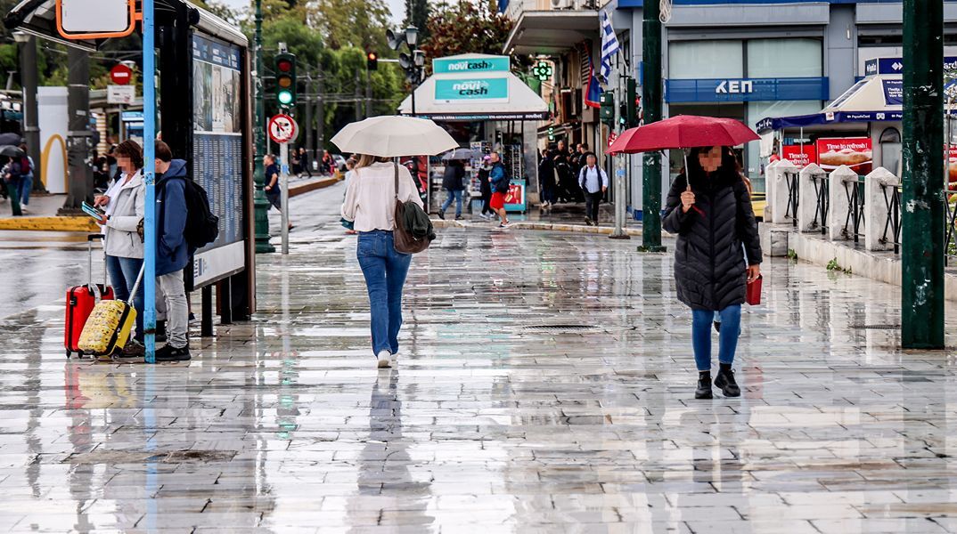 Ισχυρή βροχή στο κέντρο της Αθήνας - Συνεχίζονται οι καταιγίδες τις επόμενες ώρες στην Αττική 