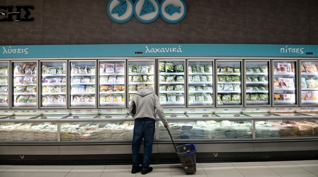 Το 7,5% του πληθυσμού στην Ελλάδα αντιμετώπισε μέτρια ή σοβαρή ανεπάρκεια τροφής το 2025, σύμφωνα με τα νέα στοιχεία που δημοσίευσε η ΕΛΣΤΑΤ.