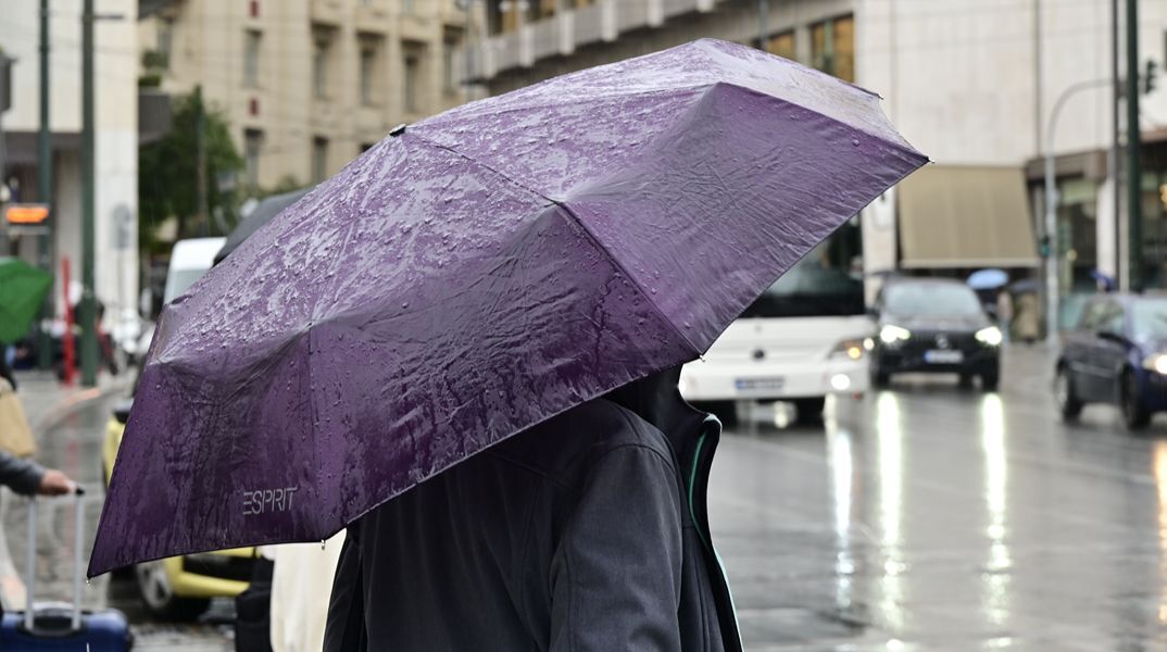 Υποχωρεί η κακοκαιρία την Πέμπτη - Πού θα συνεχιστούν οι βροχές και οι καταιγίδες