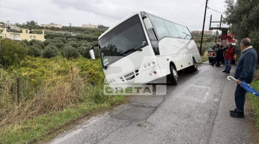 Λεωφορείο στην Κρήτη βγήκε εκτός δρόμου