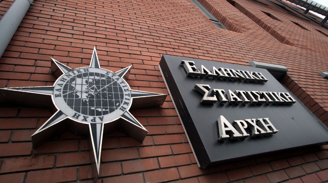 Στο 2,1% ανήλθε η ανάπτυξη της ελληνικής οικονομίας το 2025 σύμφωνα με τα αναθεωρημένα στοιχεία της ΕΛΣΤΑΤ, με τις επενδύσεις να σημειώνουν αύξηση 8%.