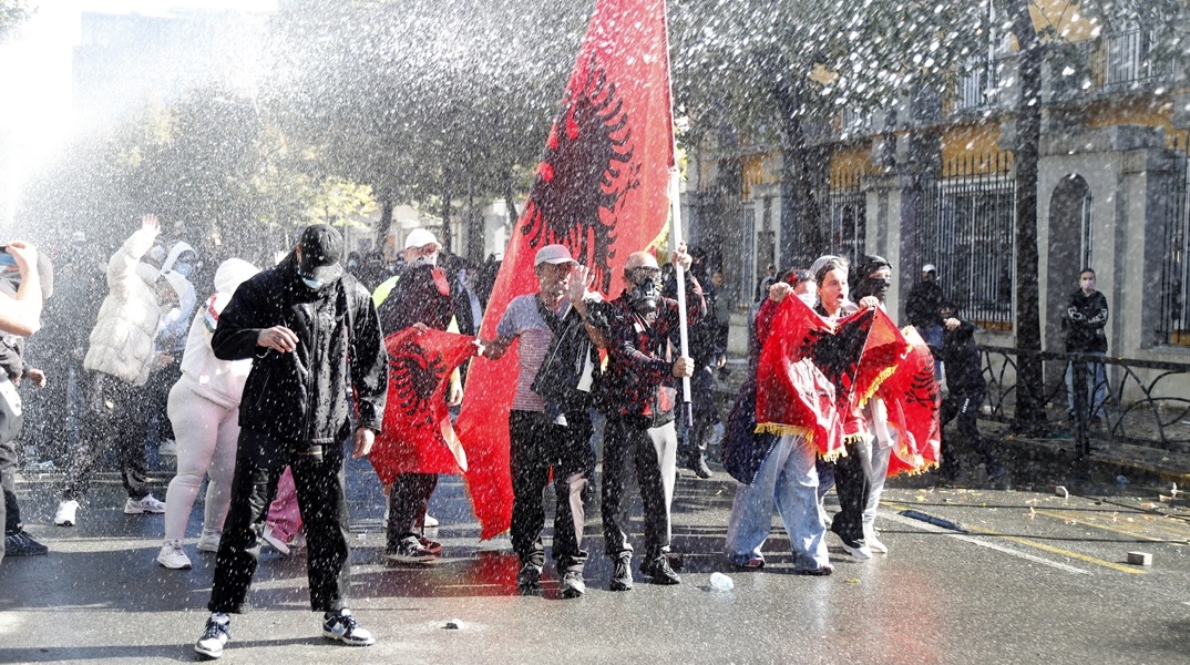 Αλβανία: Σφοδρές συγκρούσεις ανάμεσα σε αστυνομία και φοιτητές - μαθητές για 5η ημέρα