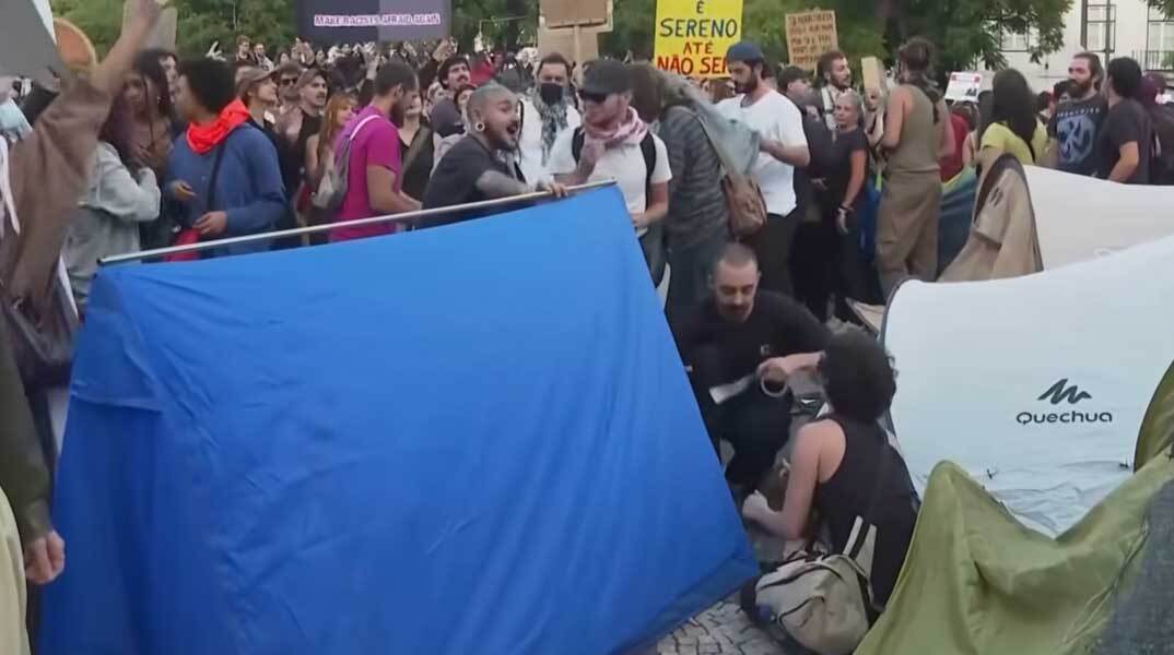 Πορτογαλία: Στήνουν σκηνές σε Λισαβόνα και Πόρτο κατά της στεγαστικής κρίσης - Στο στόχαστρο τα ακριβά ενοίκια