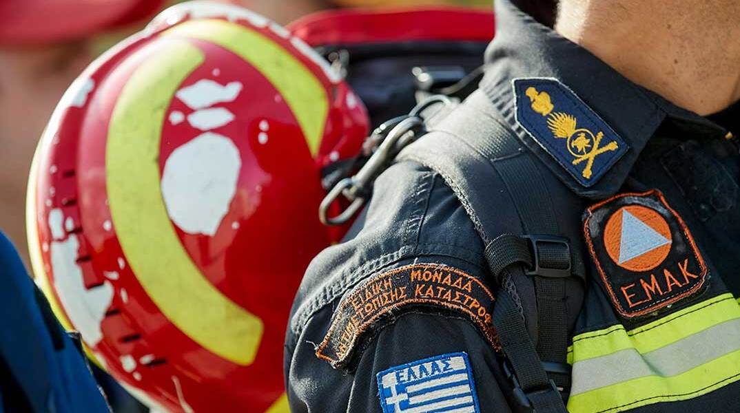 Πυροσβέστης της ΕΜΑΚ