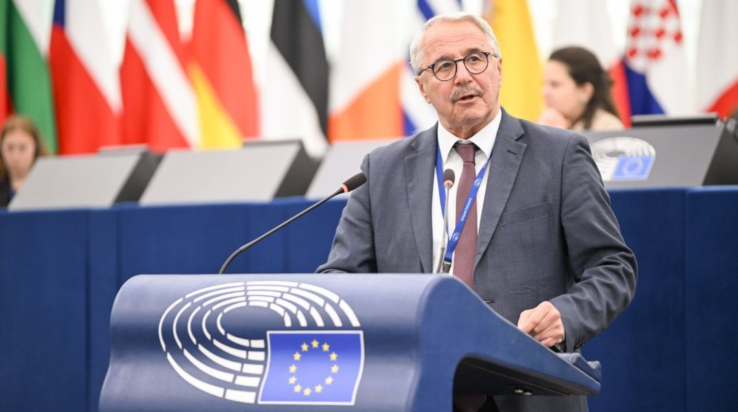 Γιάννης Μανιάτης: Επανεξελέγη αντιπρόεδρος των Ευρωπαίων Σοσιαλιστών - Ο επικεφαλής της ευρωομάδας του ΠΑΣΟΚ διατηρεί τη θέση του