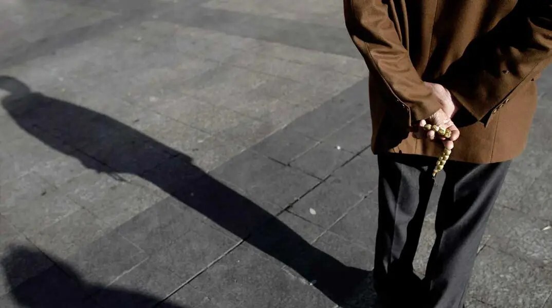 Συνταξιούχος με κομπολόι